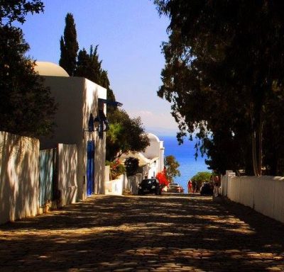 Rue Hedi Zarrouk et Villa Bleue à Sidi Bou Saïd